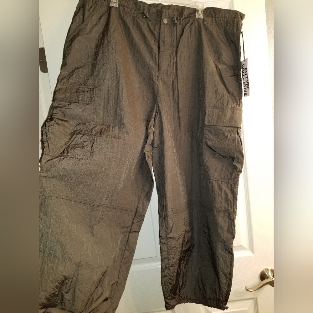 Women's Future Collective Alani Noelle Utility Nylon Gray Cargo Pants Size Large - Picture 5 of 6